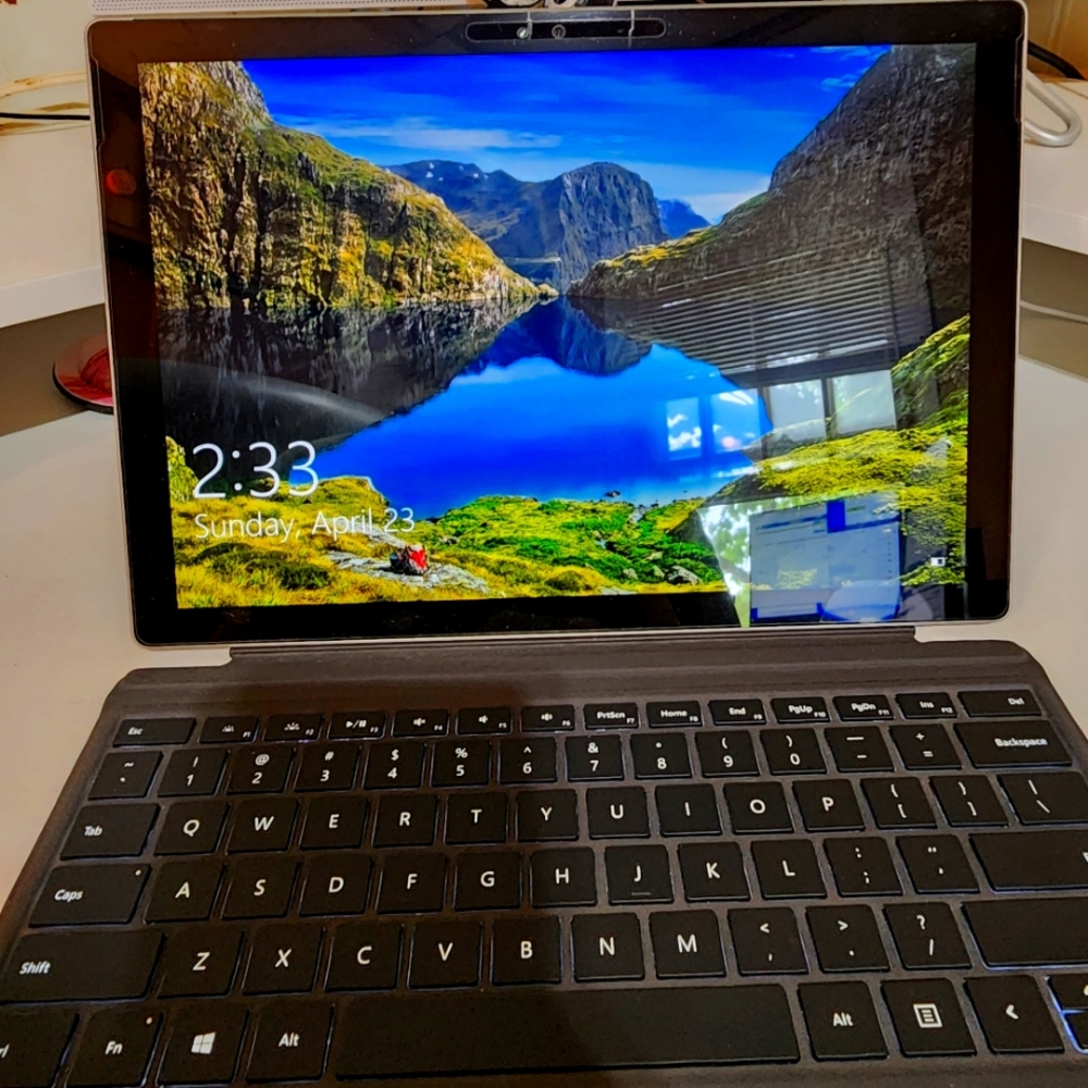 Microsoft Surface Pro 4 +extras